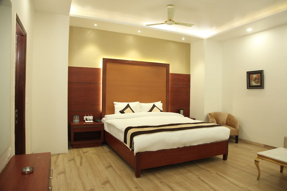 Green Palms Hotel