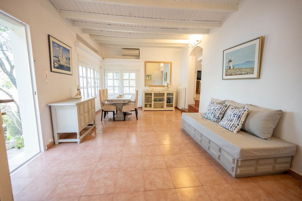 Aeraki Cottage at Heraion Lagoon