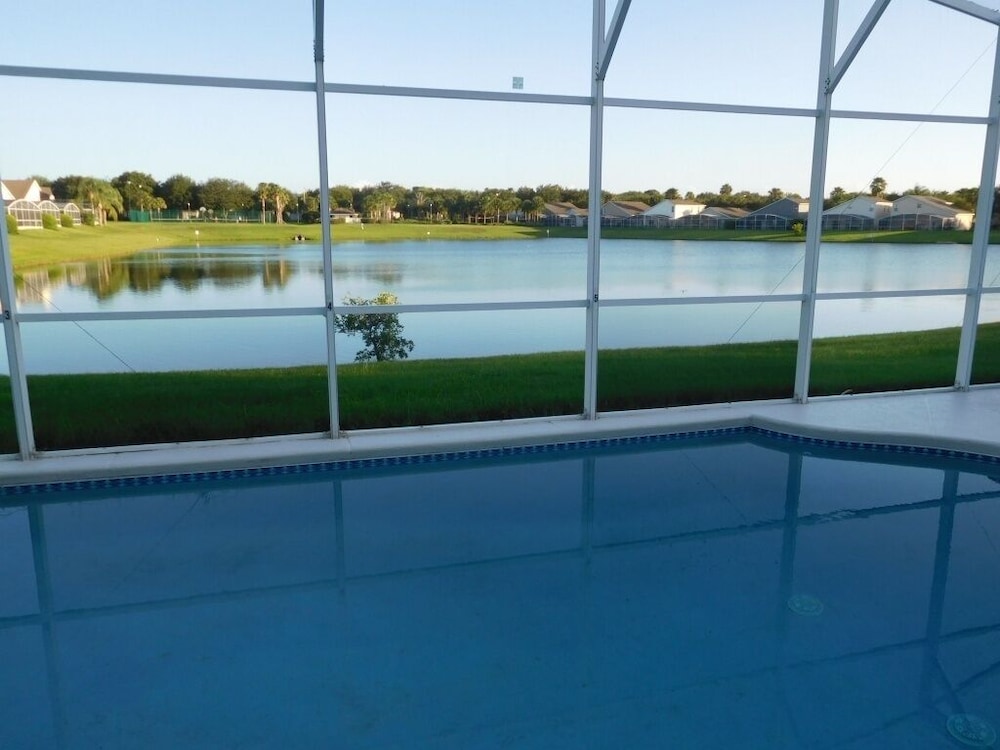 Palm Lake Villa 6 Bedroom Home