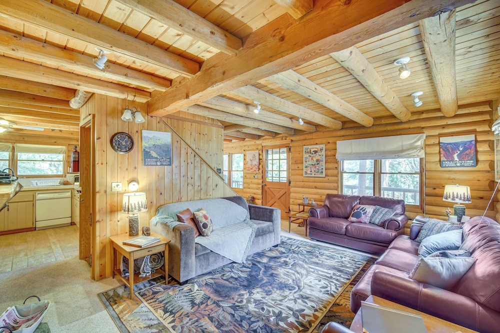 Crestline Area Vacation Rental Cabin w/ Decks!