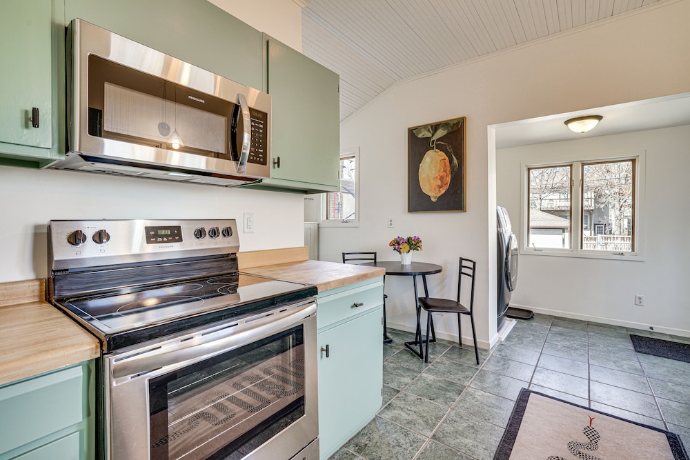 Saint Paul Vacation Rental Near Shopping & Dining!