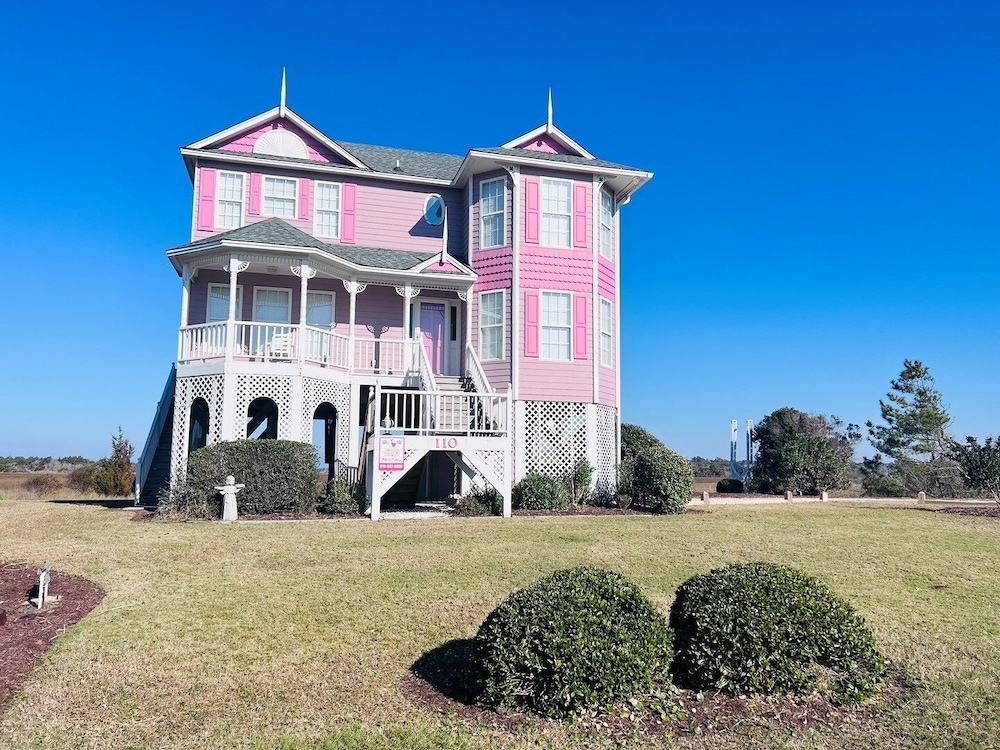 Victoria - 3 Br Home