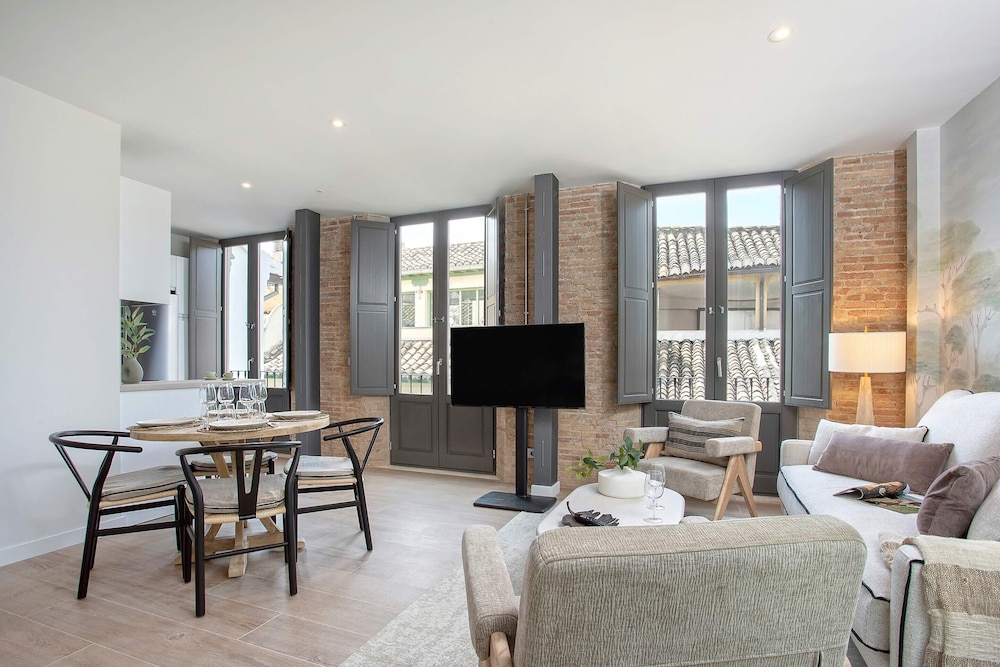 Exclusive 2-bedroom Near the Cathedral. San Matías I