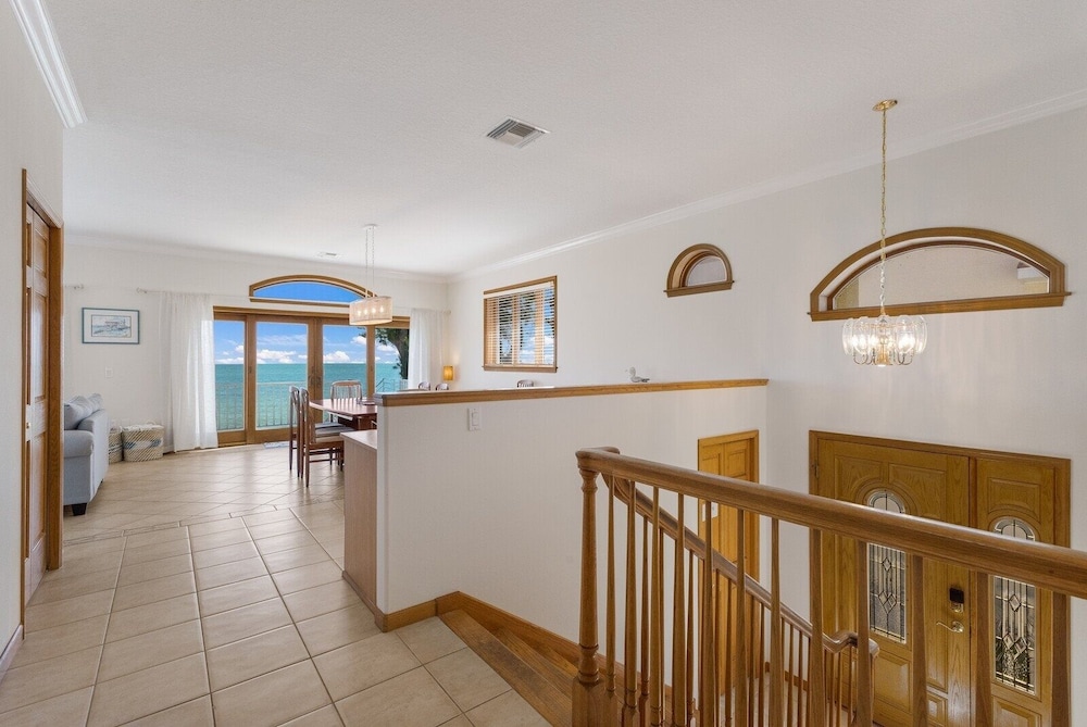 Dolphin Watch 3 Bedroom Home