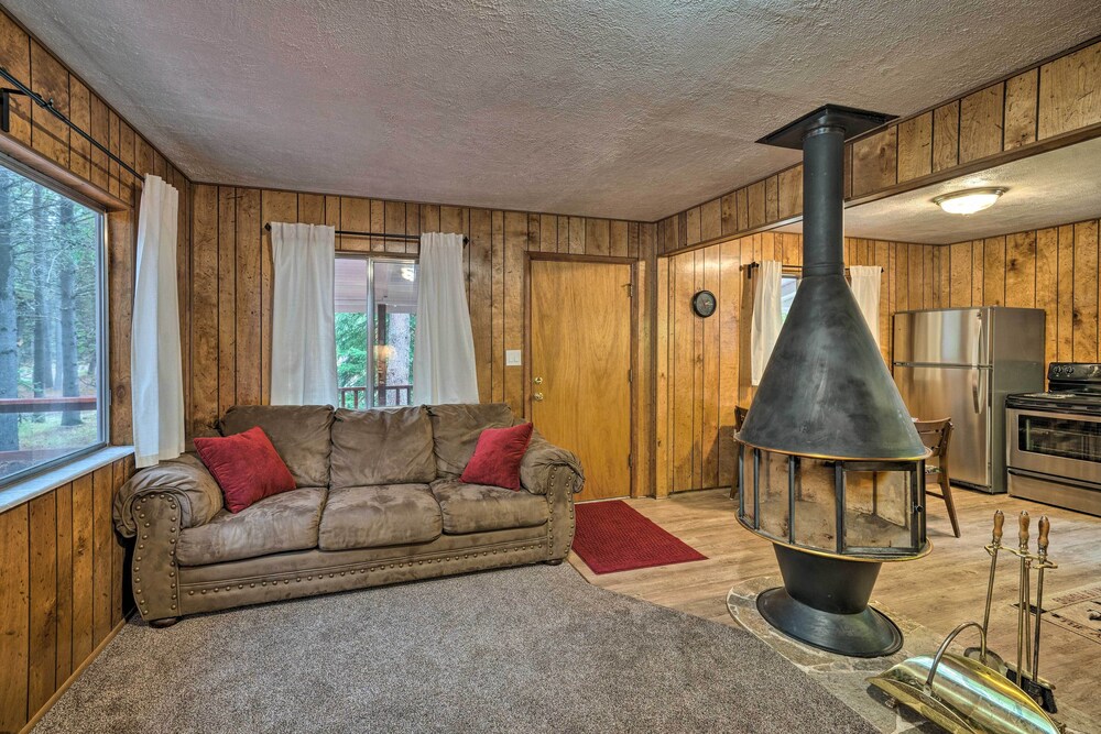 2 Cozy Island Park Cabins w/ Near the Lake! view 3