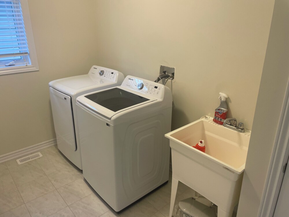 Brand New 3 Bedroom Home in West Niagara