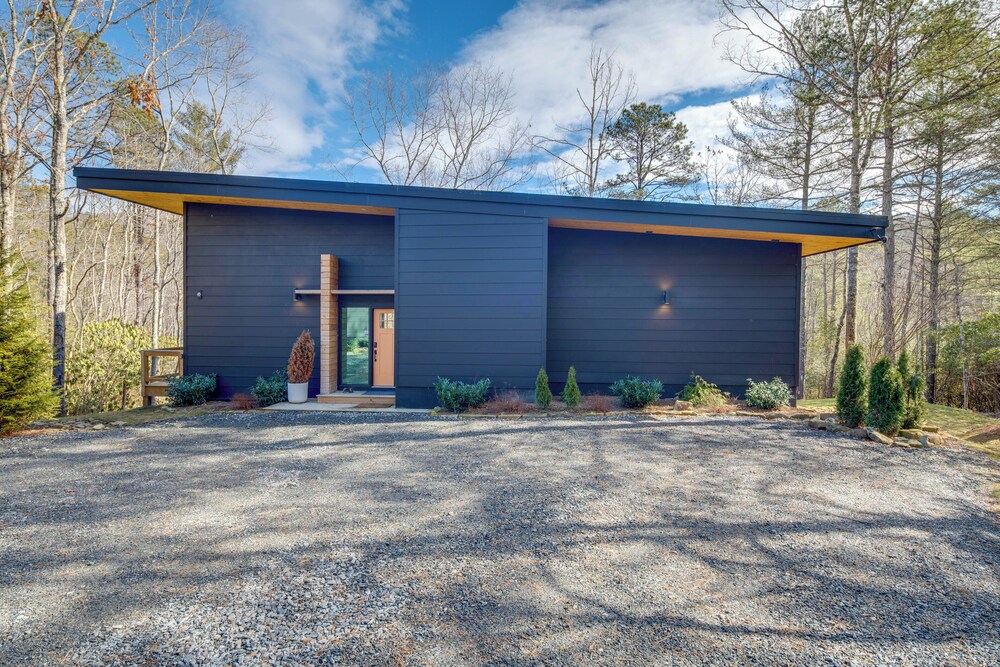 Hot Tub + Fire Pit: Modern North Carolina Retreat