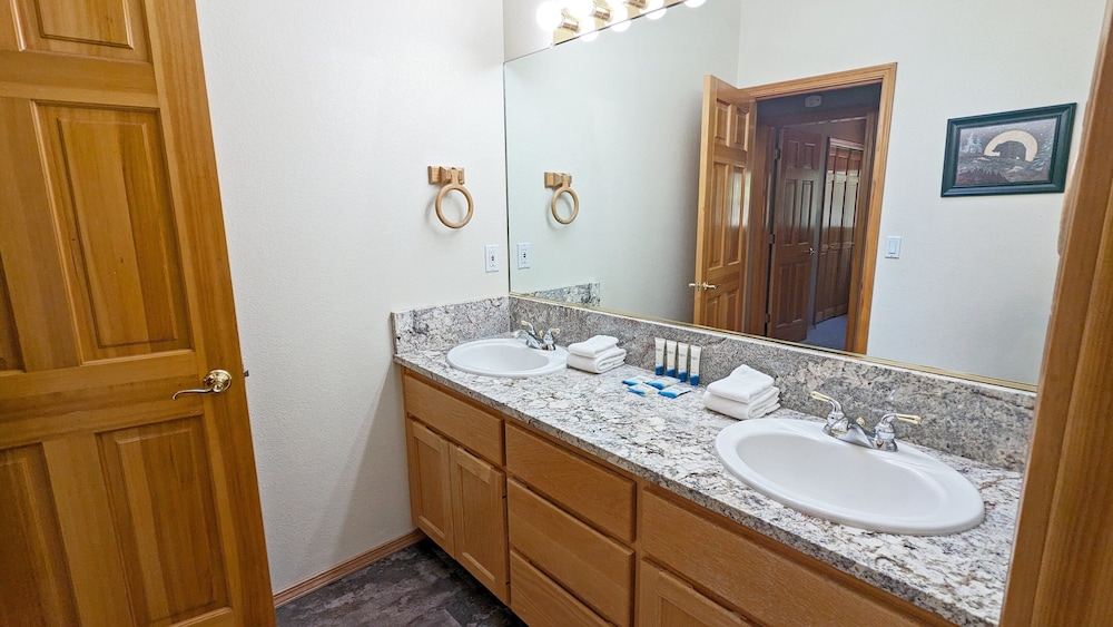 Mcnary 20 5 Bedroom Home