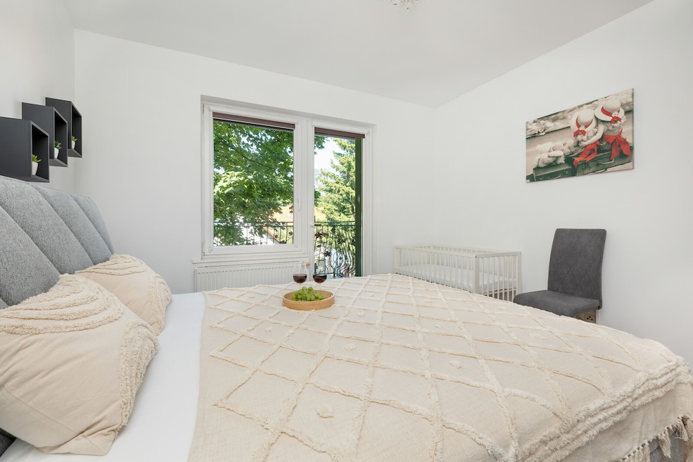 Spacious Family Apartment by Renters view 4