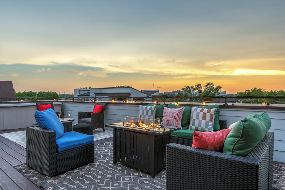 Melodic Skyline - Rooftop Views - 12th S District