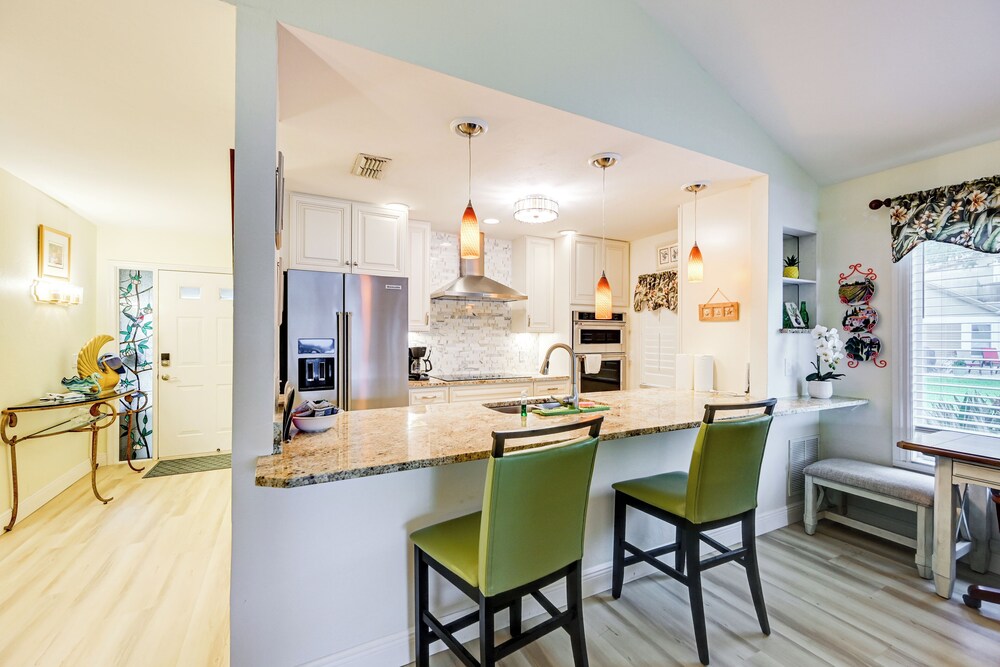 Extended Stay in Estero: Townhome w/ Lake Views!