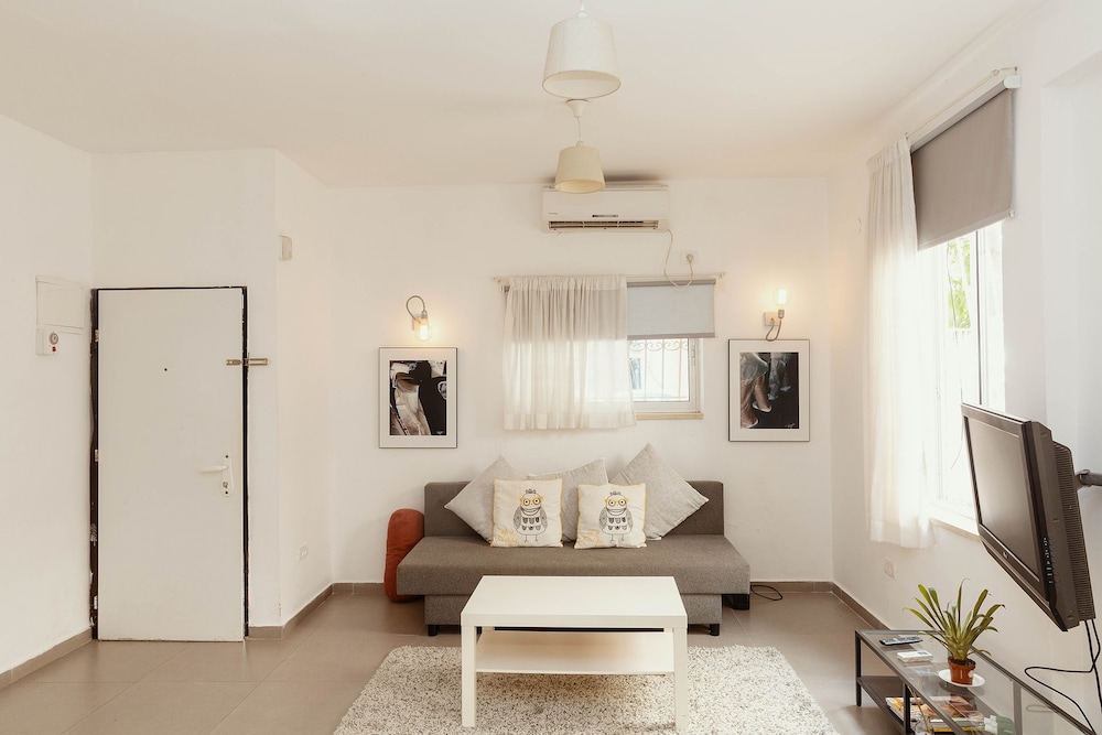 2Rooms Perfect Location 1Min to Beach