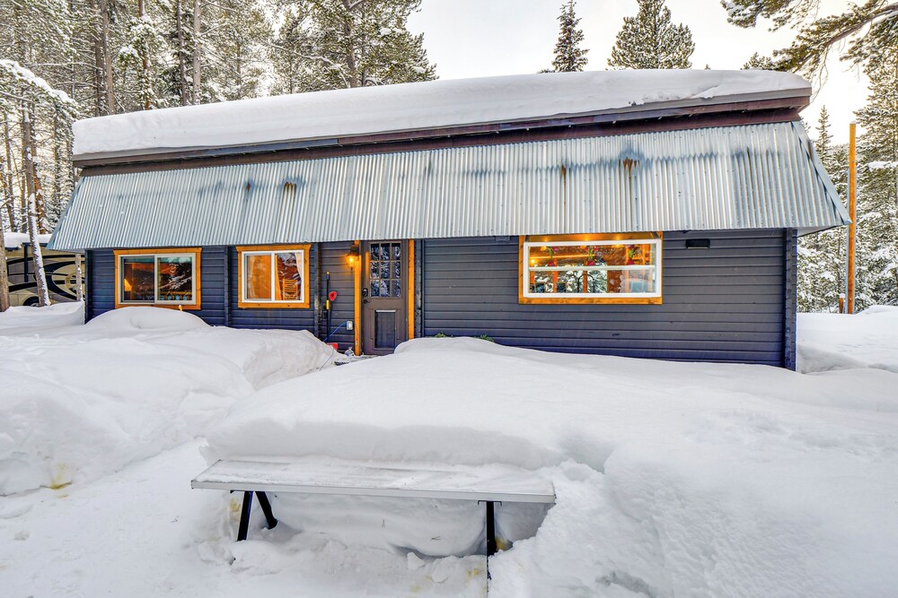 5 Mi to Breckenridge Ski Resort: Cozy Wood Cabin!