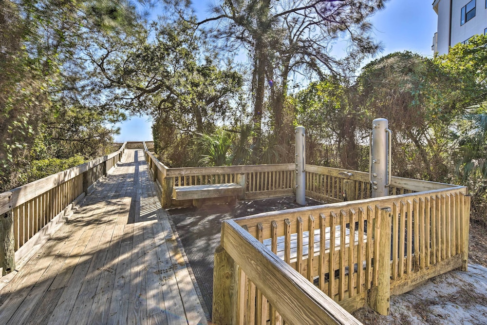 Access to Folly Field Beach & Pools: Coastal Condo