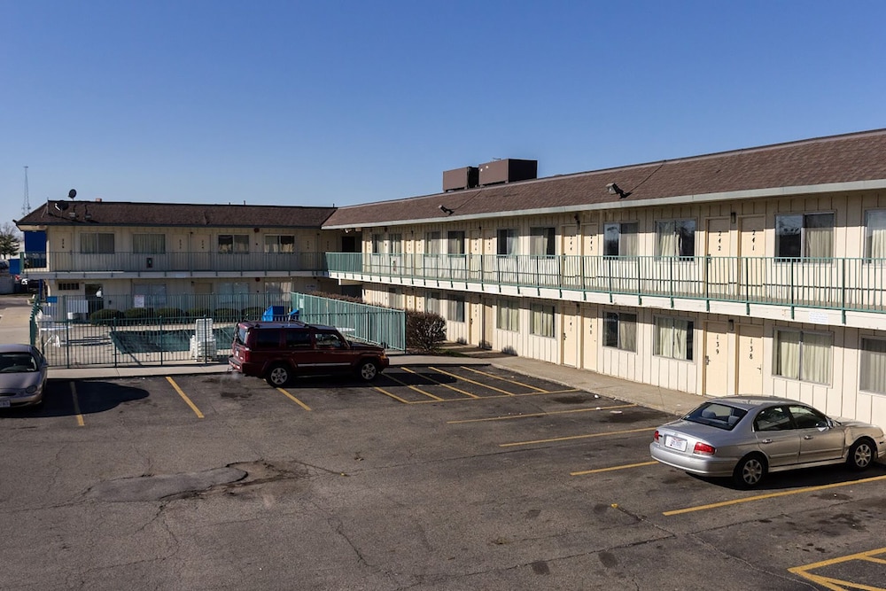 Columbus Vacations - Loyalty Inn - Property Image 1