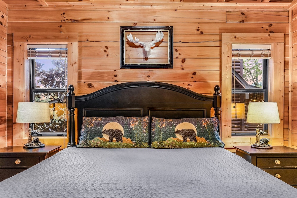 The Smoky Pines 2 Bedroom Cabin
