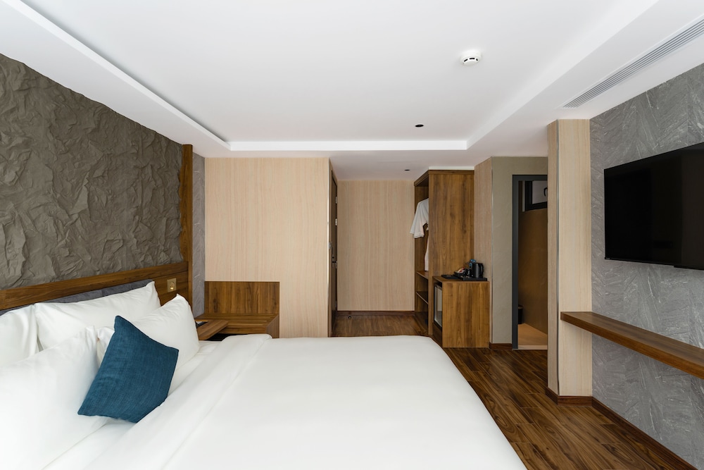 Kin Hotel Thai Van Lung 33