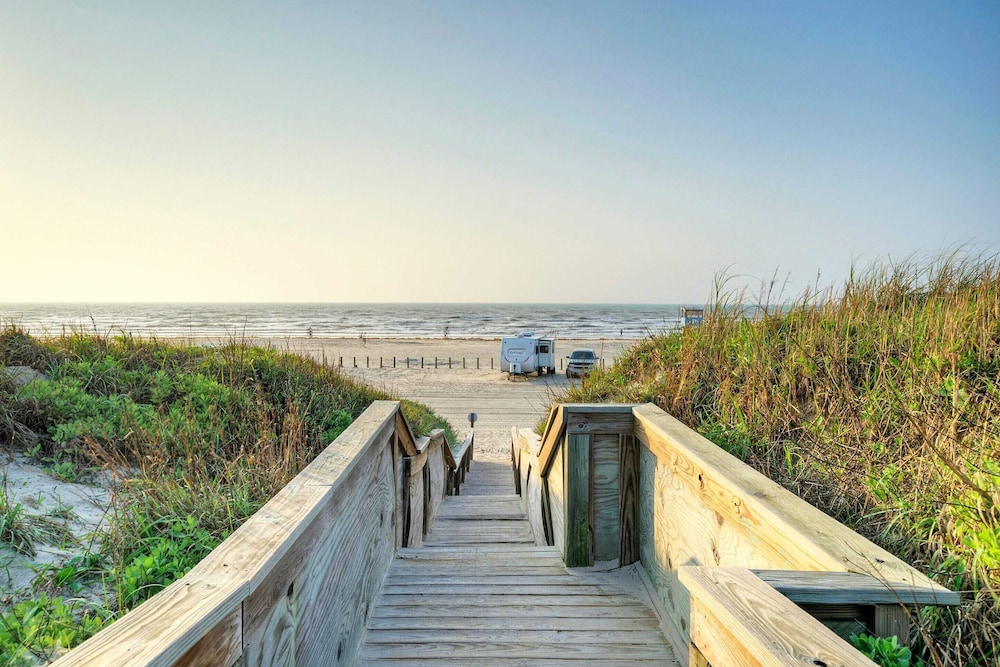 Ocean View Escape w/ Boardwalk + Pool Access Point Break by Avantstay