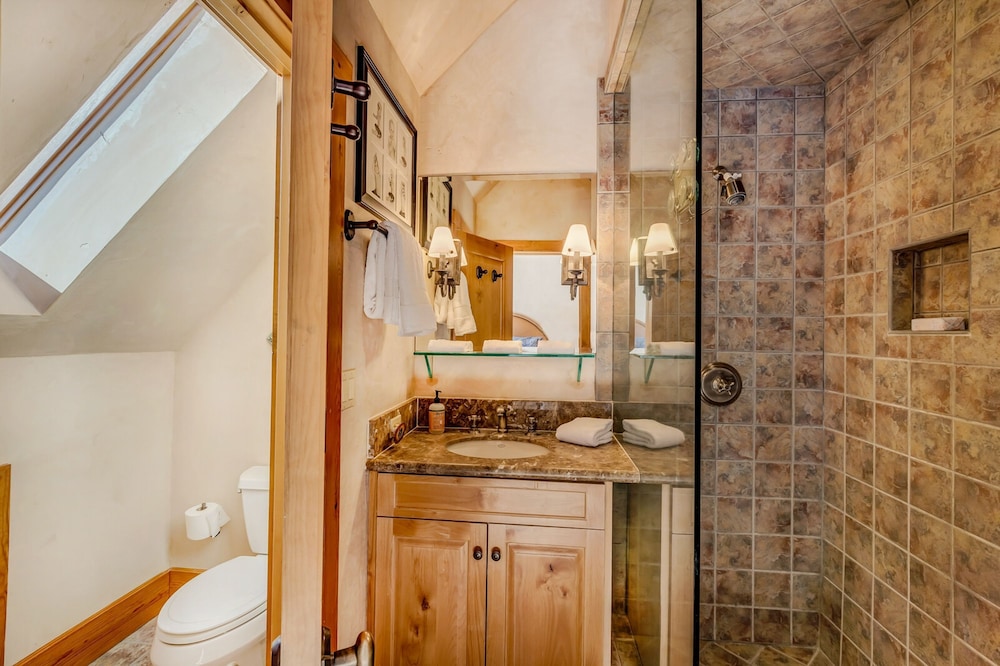 Twin Creeks Ranch Luxury Aspen Group Retreat 25-acres Guest House
