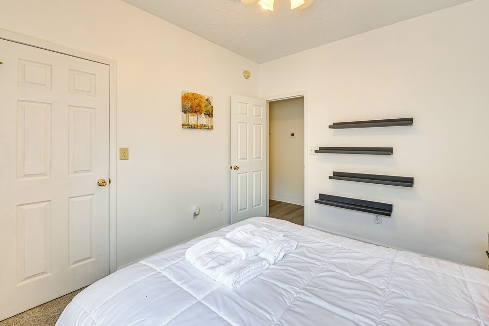 10 Mi to Keeneland: Family Home w/ Deck & Yard