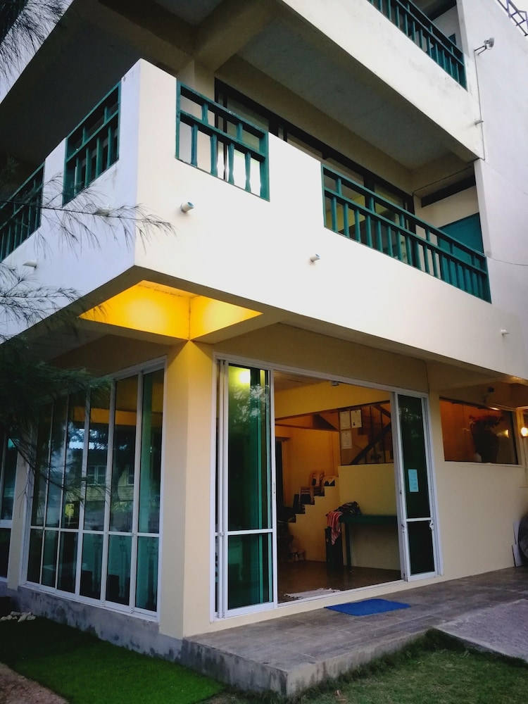 Aow Noi Sea View Resort