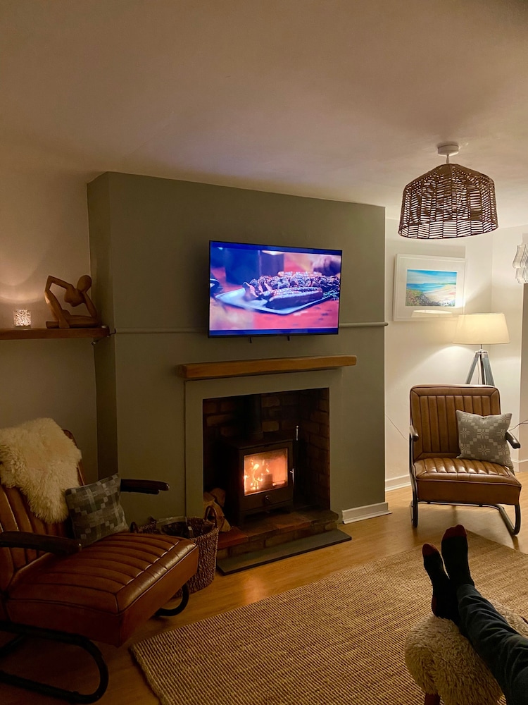 Anglesey Retreat - 2 Beds - Sleeps 3 - Parking