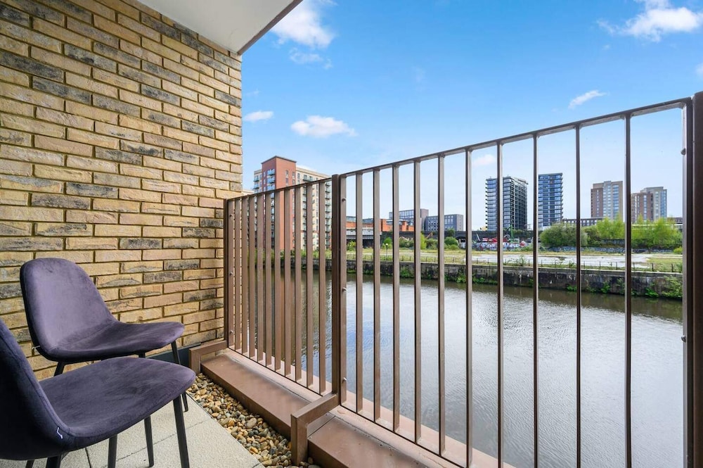 Manchester - Apartment - Sleeps 5 - Parking