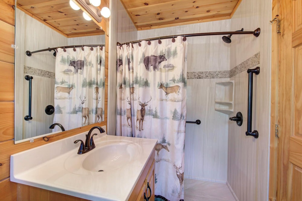 A Smoky Mountain Hide-a-way