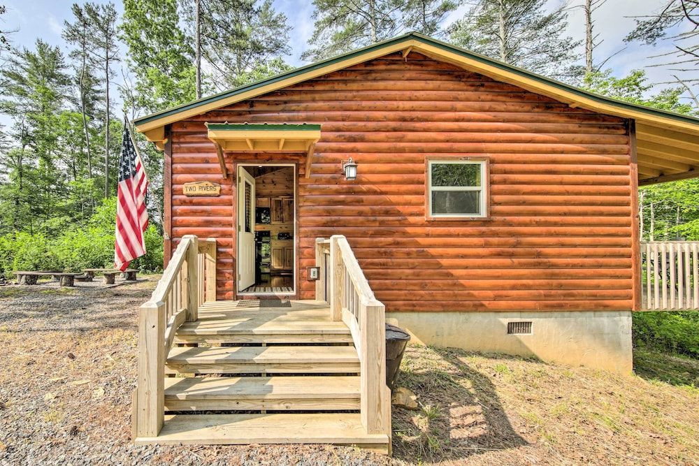 Fireside Gatherings: Smoky Mtn Cabin Hideaway!