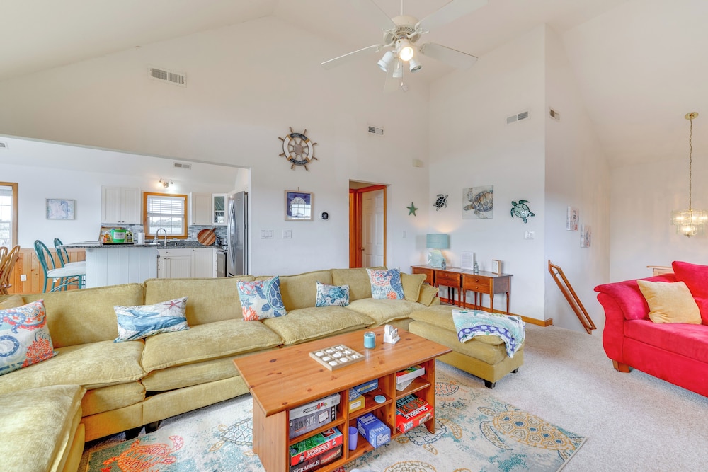 Walk to Pier: Spacious Coastal Home!