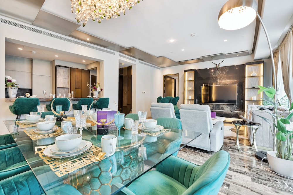 High End Luxury Stay with Full Palm Jumeirah View