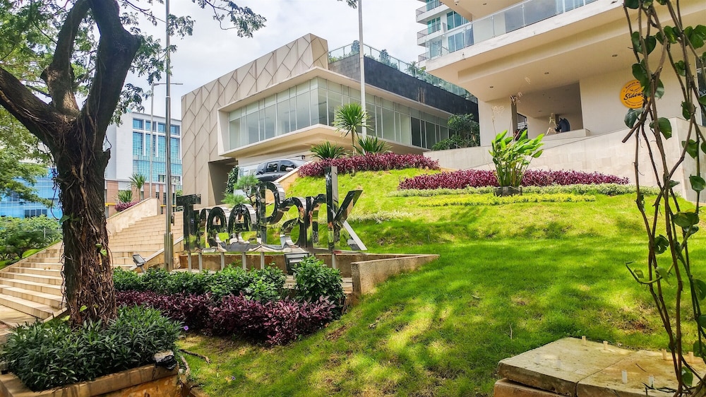 Spacious And Modern Studio Apartment Tree Park City Bsd