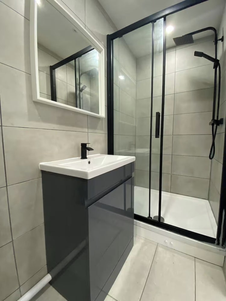 Luton City Retreat - Spacious 3 Bedroom Apartment