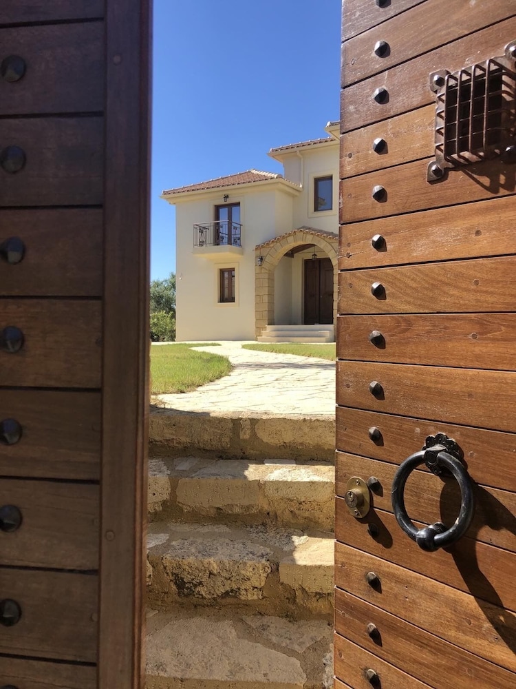 Onirozo Villa