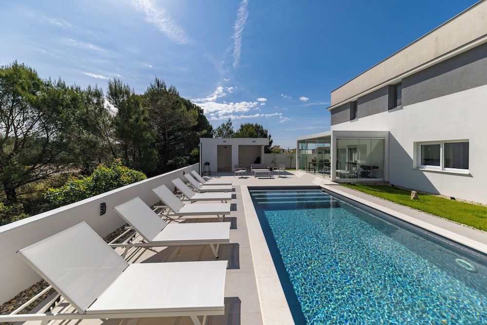 Alba Family Home