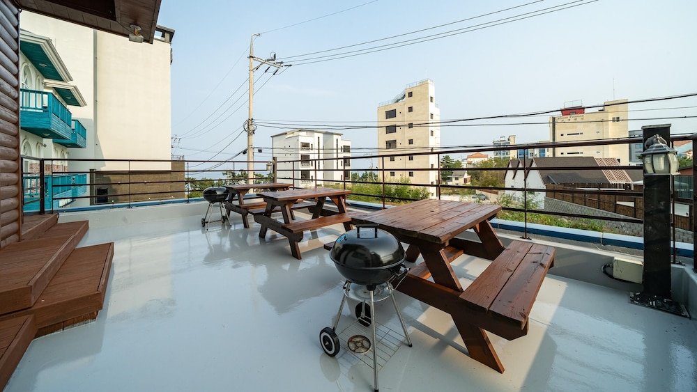 Gangneung Theyeast Pension view 4