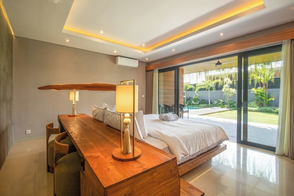 Exquisite 5BR Villa: Premier Luxury in Seminyak