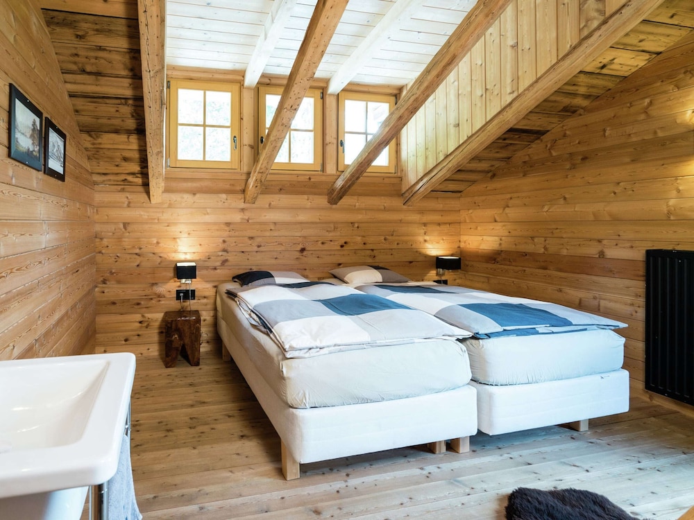 Idyllic Chalet in Kaprun near Ski Area view 2
