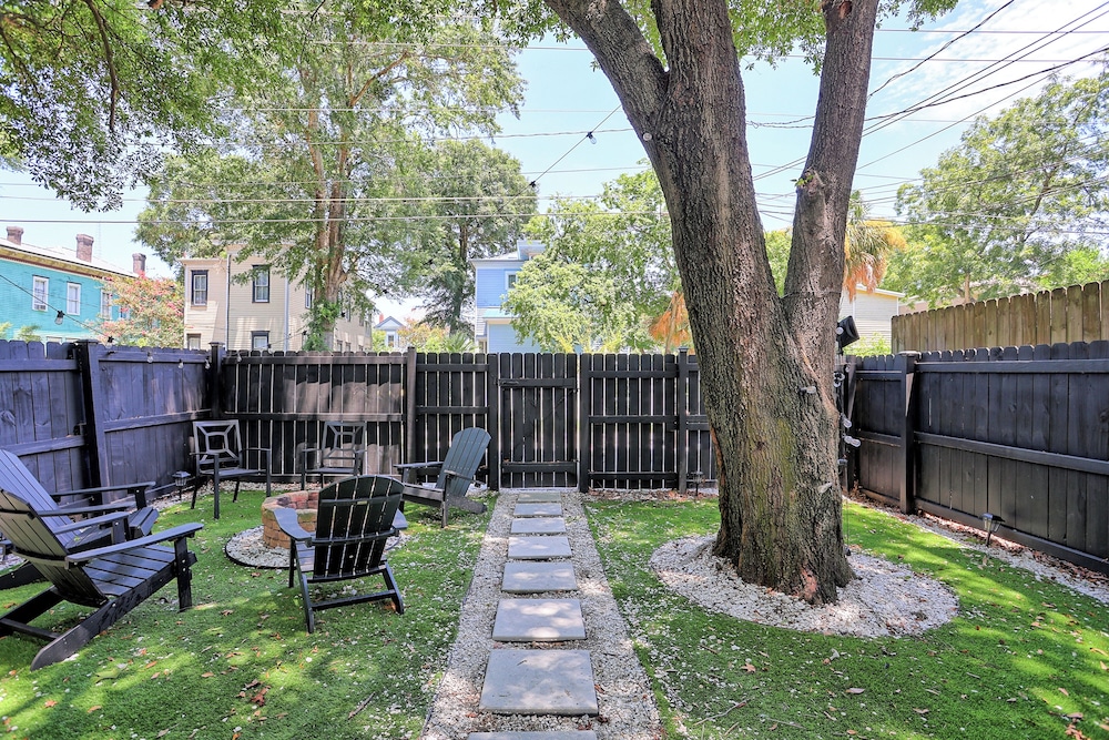 The Peach House- Near Downtown