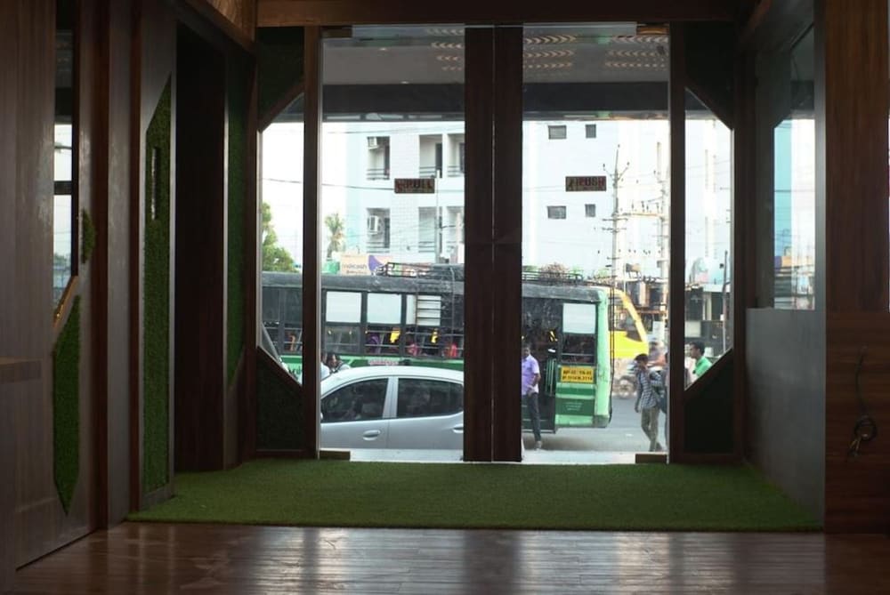 Lobby & Reception