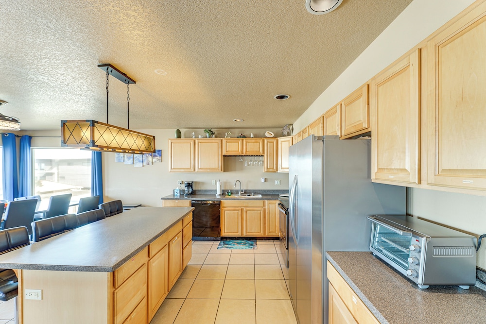 Group Friendly! Rockaway Beach Oasis w/ Game Room