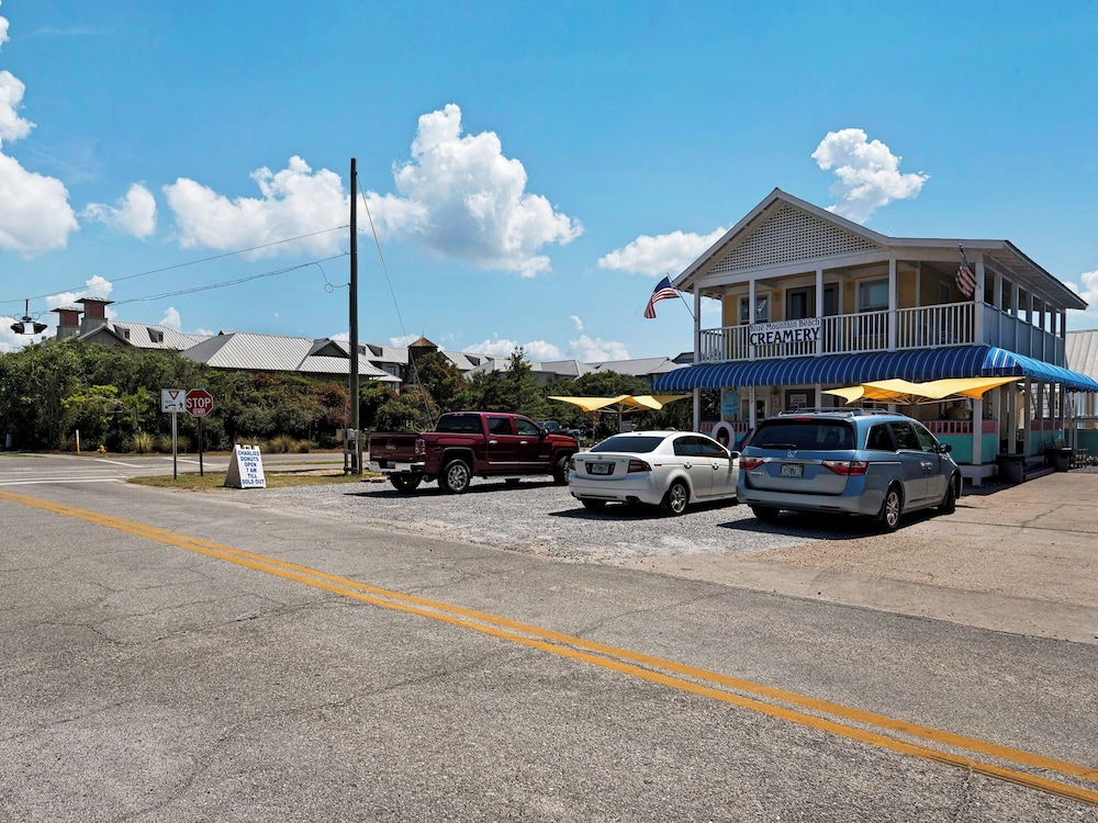 Your Ideal Beach Getaway With Private Pool, Game Room and Close to Beach!