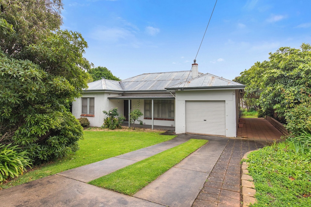 Hotel The Commodore - Image 1