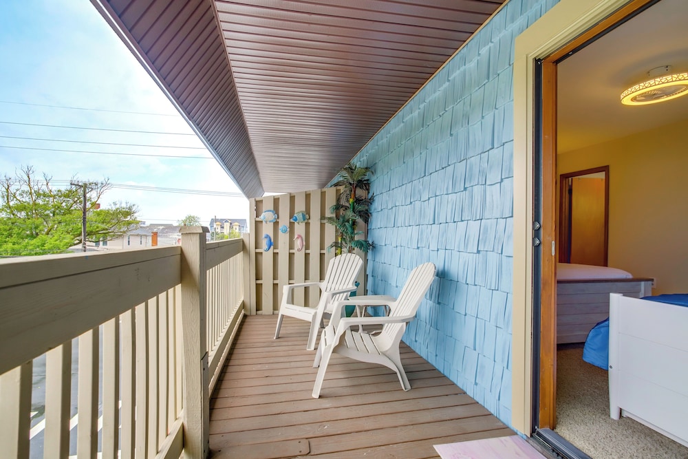 Ocean City Getaway w/ Balcony, Steps to Boardwalk!