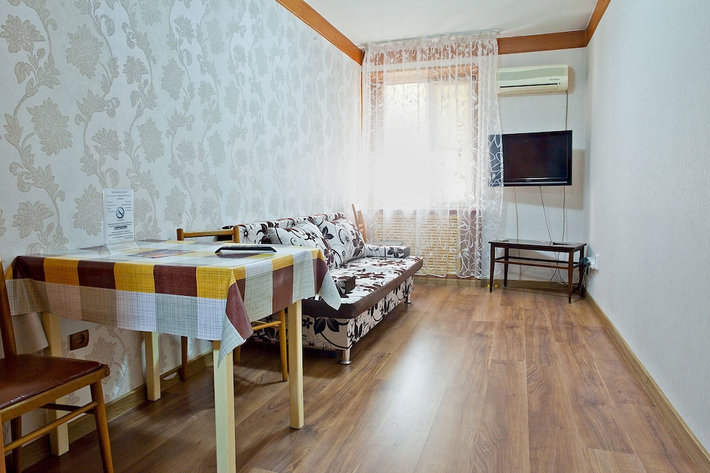 Lessor Apartments