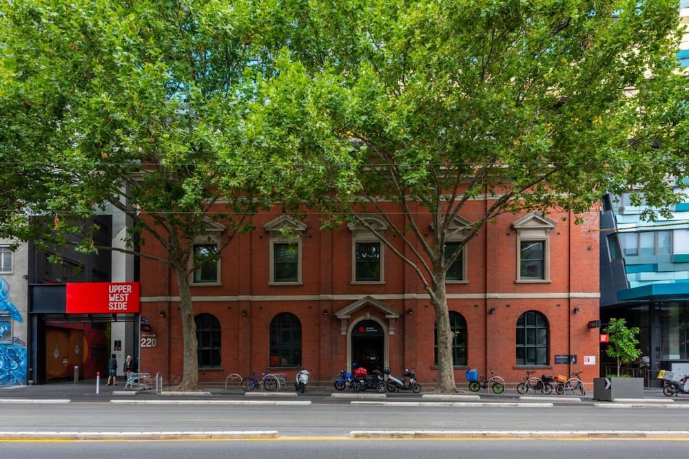 Homely 1BR Apt Near Southern Cross Station w/ Pool