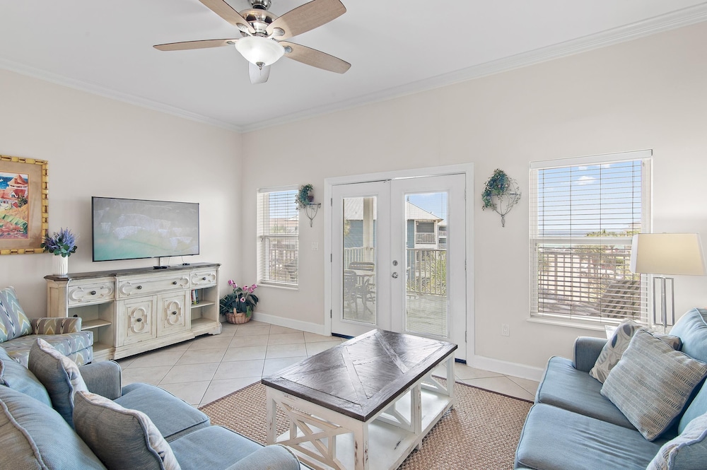 Pavilion Palms 205b