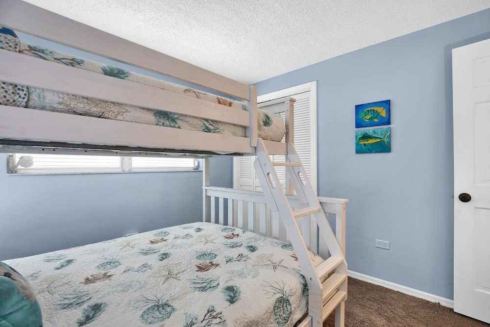Delightful Vacation Home Located In The Popular Islamorada Neighborhood Of Port Antigua. 3 Bedroom Home by RedAwning