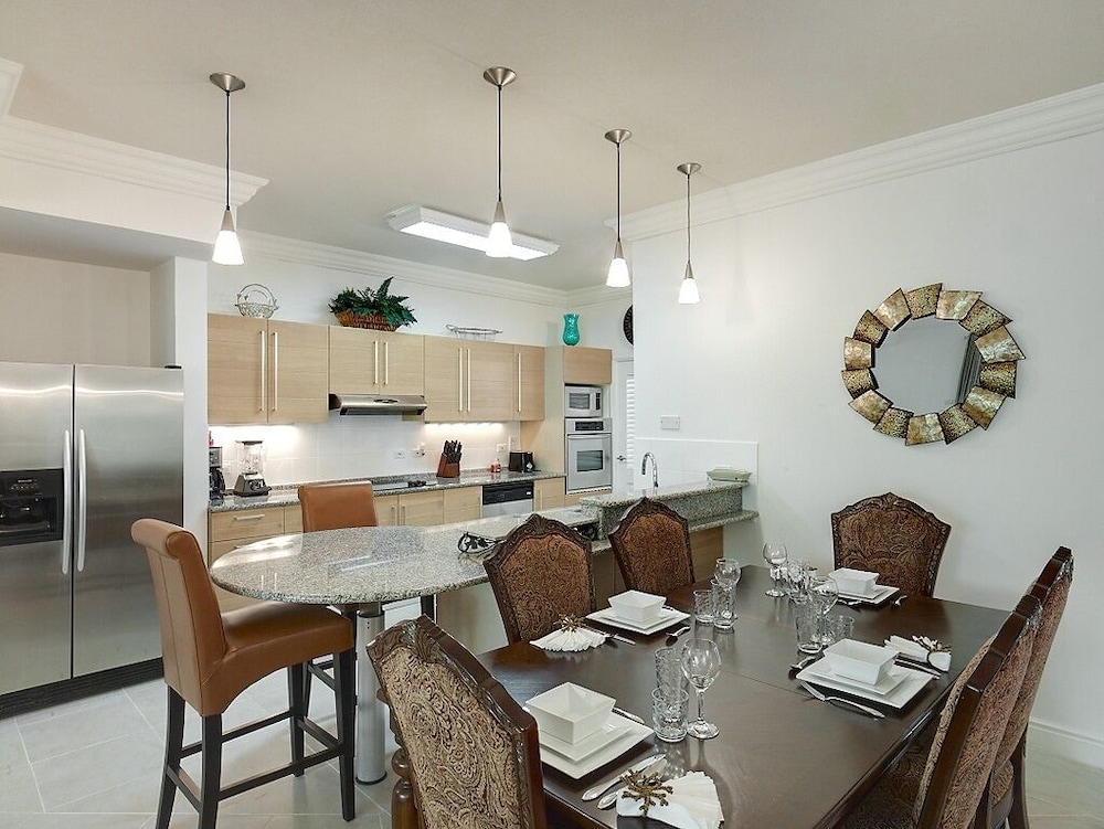 Luxury Townhome in Sandy Lane Neighborhood by BSL Rentals