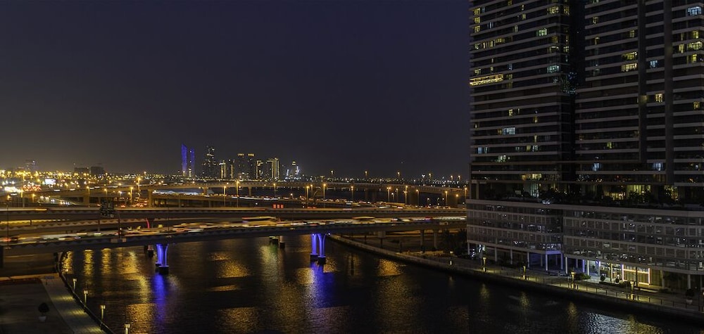 LUX The Voleo Canal View Suite